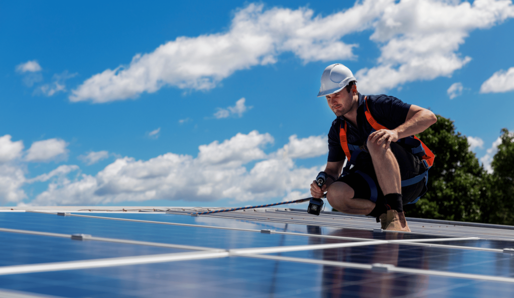 system zarządzania energią, zarządzanie energią, zdalne sterowanie energią, panel sterowania, monitorowanie zużycia energii, fotowoltaika, panele fotowoltaiczne, falowniki, energia słoneczna